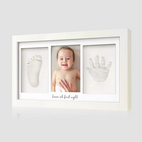 Okvir za otisak šake i stopala sa fotografijom bebe – &quot;Love at first sight&quot;