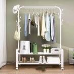 Samostojeći metalni stalak za odeću