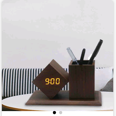 Drveni digitalni budilnik sa držačem za olovke